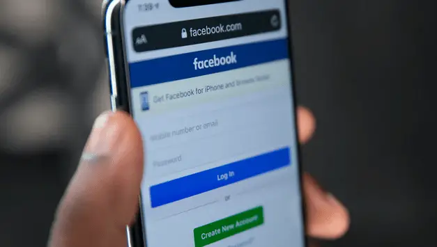 Wie schaltet man den Online-Status auf Facebook aus?